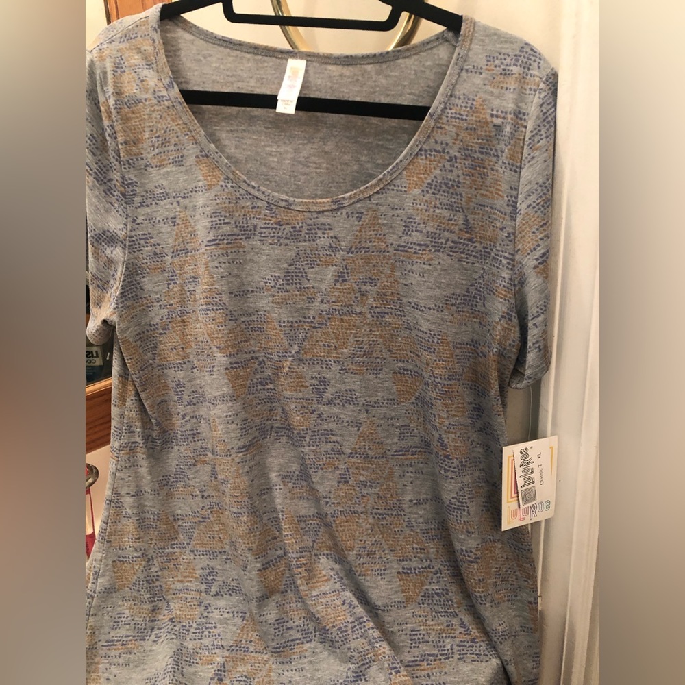 LulaRoe Classic T NWT